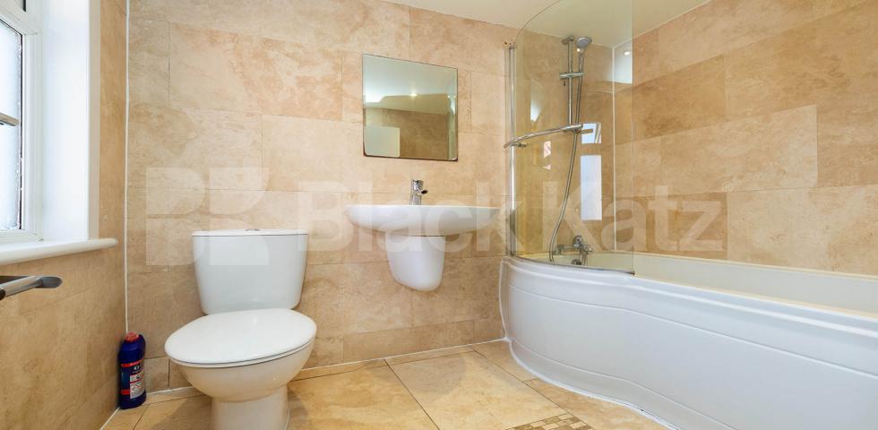 			2 Bedroom, 1 bath, 1 reception Maisonette			 Leasowes Road, Leyton 